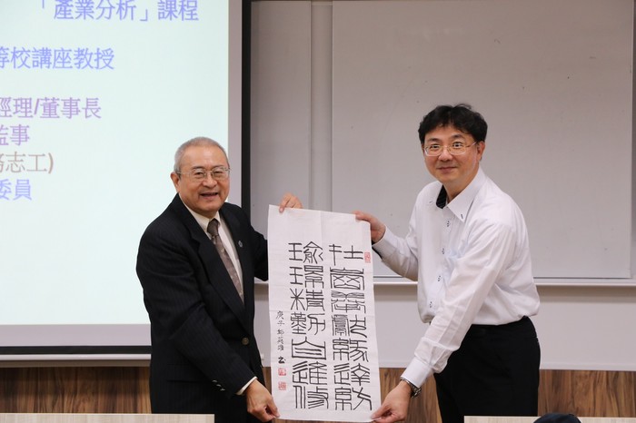 109.10.24 EMBA產業分析專題演講 邱英雄 教授 「贏向現代企業的挑戰與契機」圖片